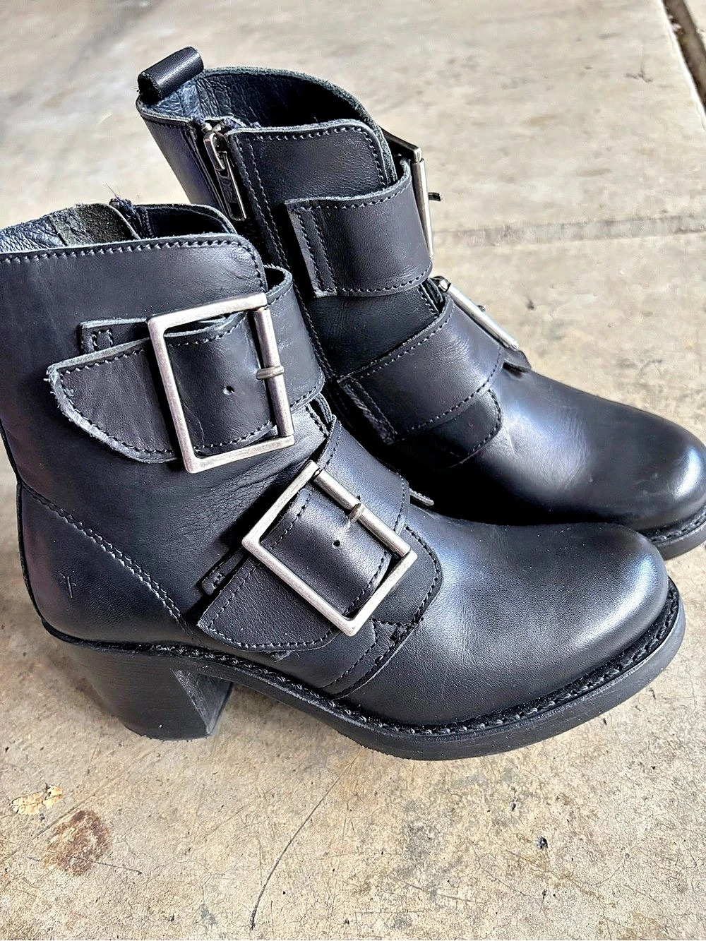 Frye sabrina double buckle Leather Ankle Boots US 6 M
